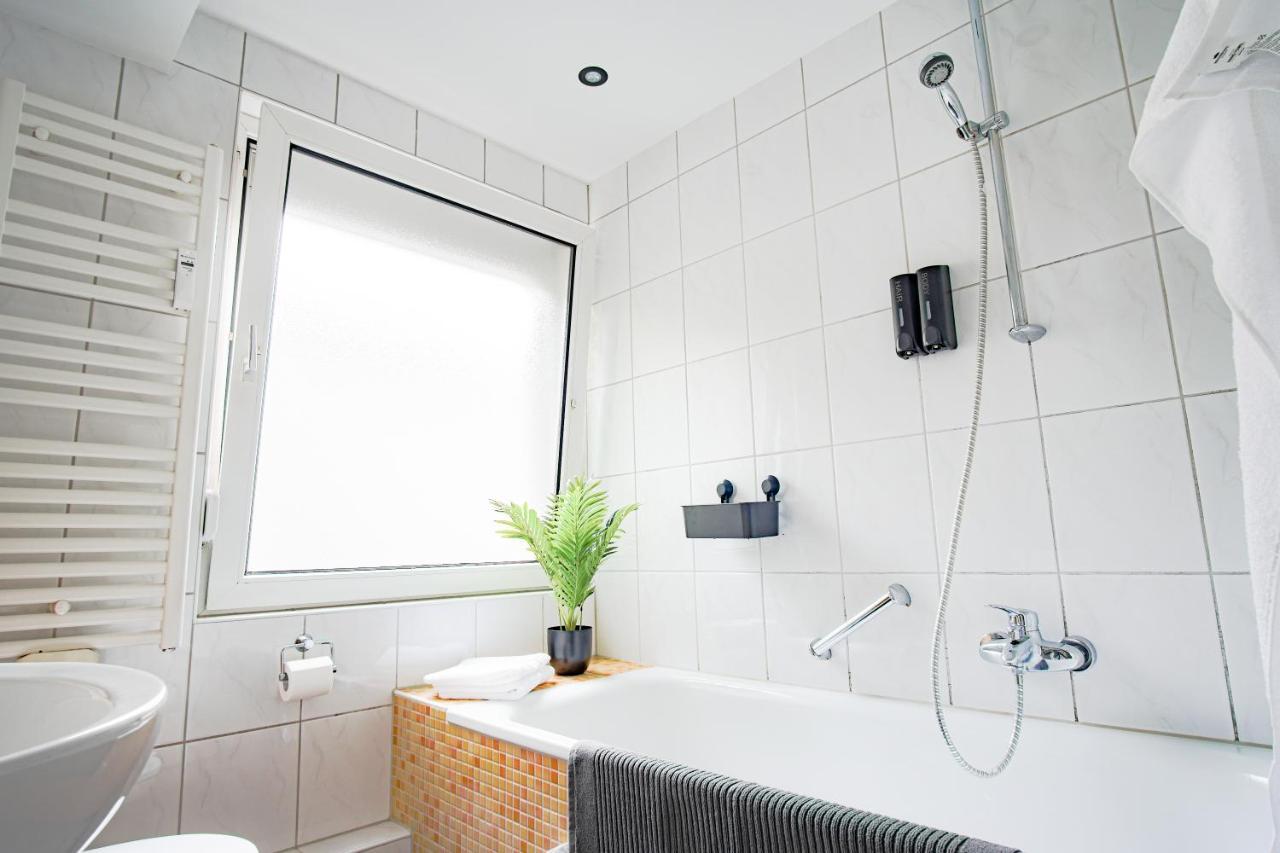 Homefy Bright And Cozy Holiday Apartment - Washer & Dryer - Free Parking Essen Exterior photo